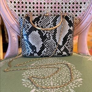Crossbody handbag